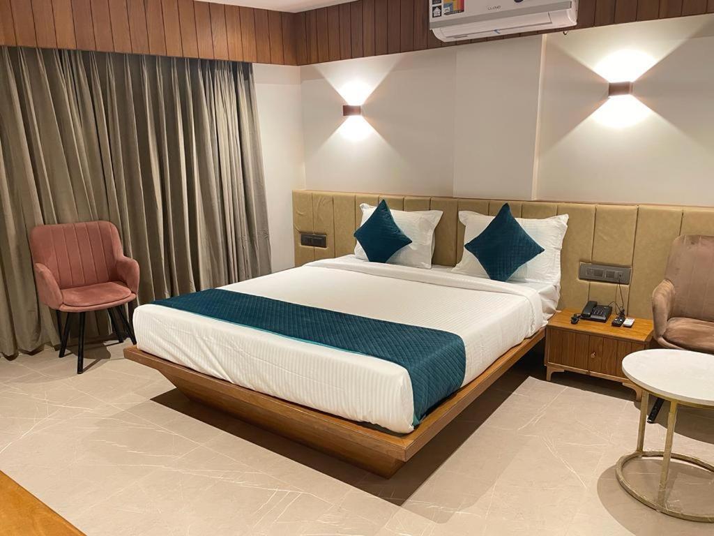 Hotel Emora Tree Мисор Стая снимка